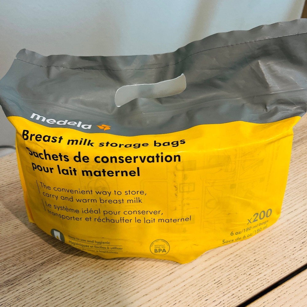 NEW Medela Breast Milk Storage Bags 200 ct 6oz 180ml BPA Free Freezer Safe Pouch